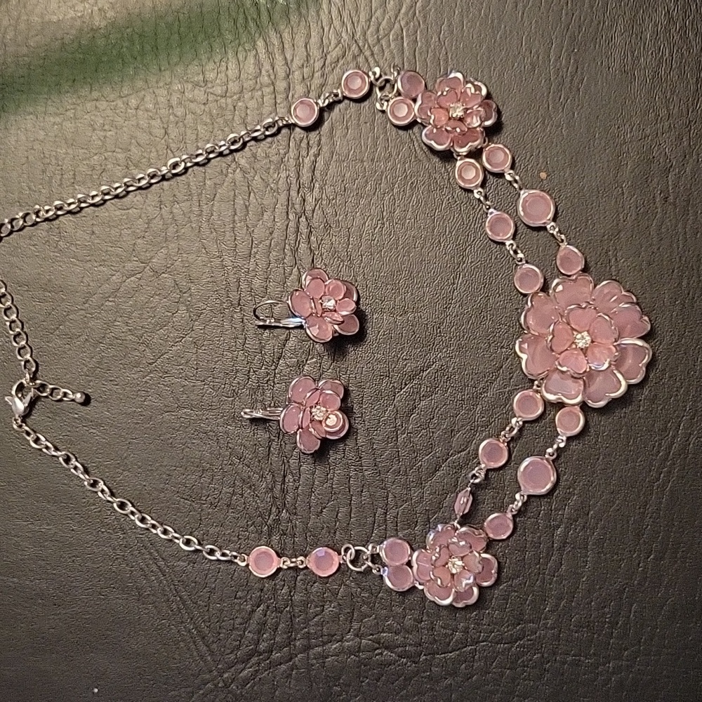 Classy pink and silver flower necklace and earrings